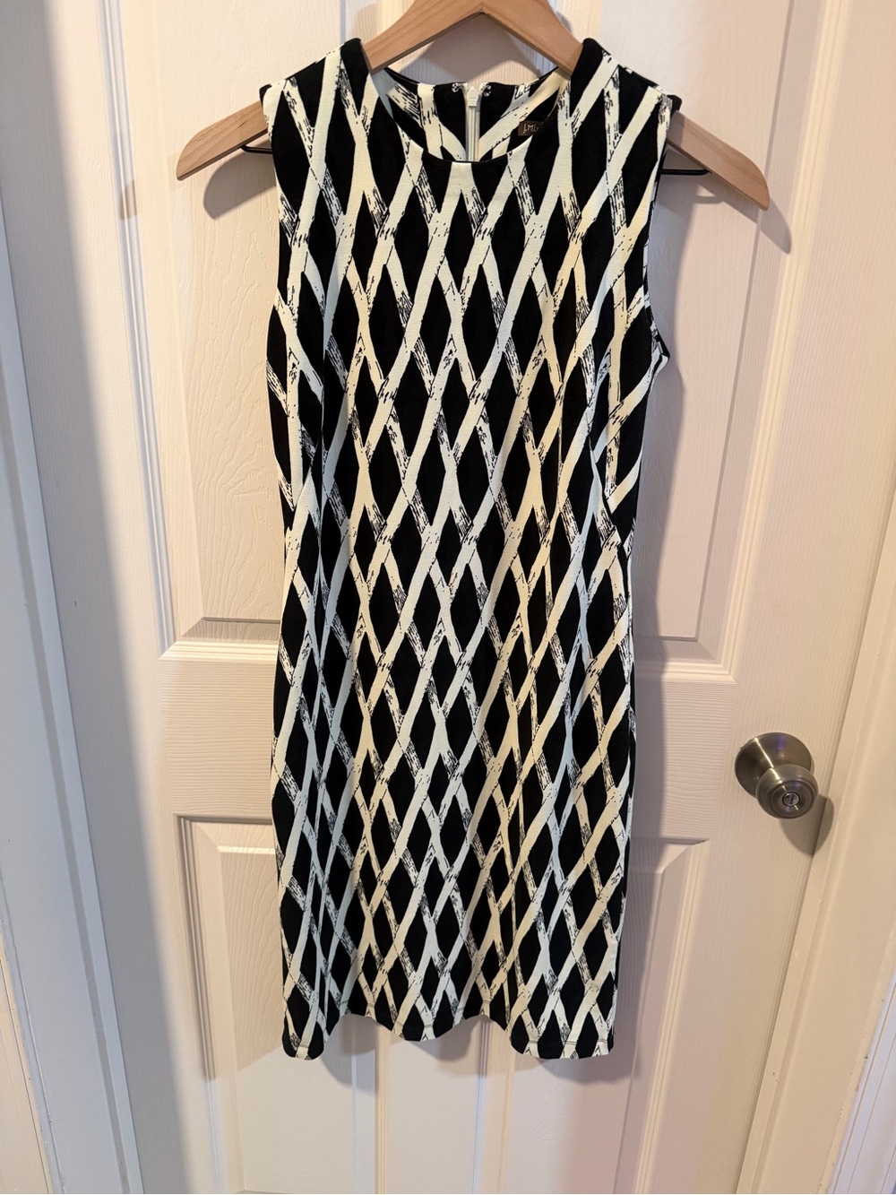 J. McLaughlin Black and White Sleeveless Diamond-Print Midi Dress